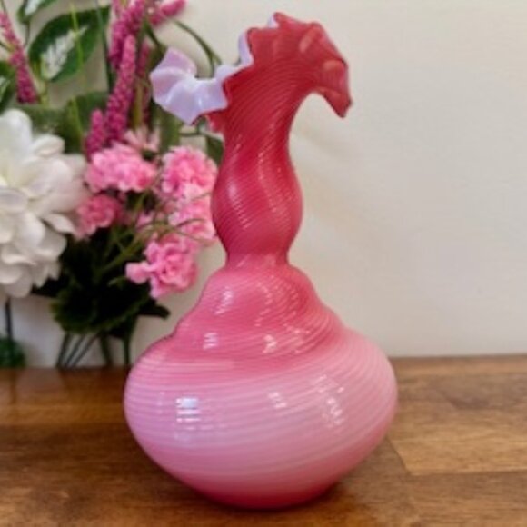 Vintage Pink and White Swirl Hand-Blown Ruffled Vase Cased Glass Art Collectible - Picture 1 of 7